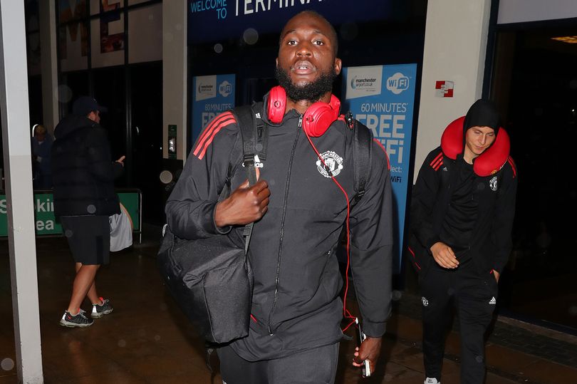 Ảnh bài viết Dàn sao M.U mặt mày lờ đờ trở về Anh sau khi diệt gọn CSKA Moscow