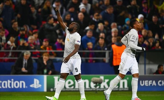 Romelu Lukaku đi vào lịch sử MU tại Champions League