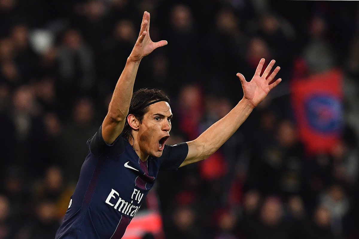 Xé lưới Bayern Munich, Cavani chung mâm Nistelrooy và Ronaldo