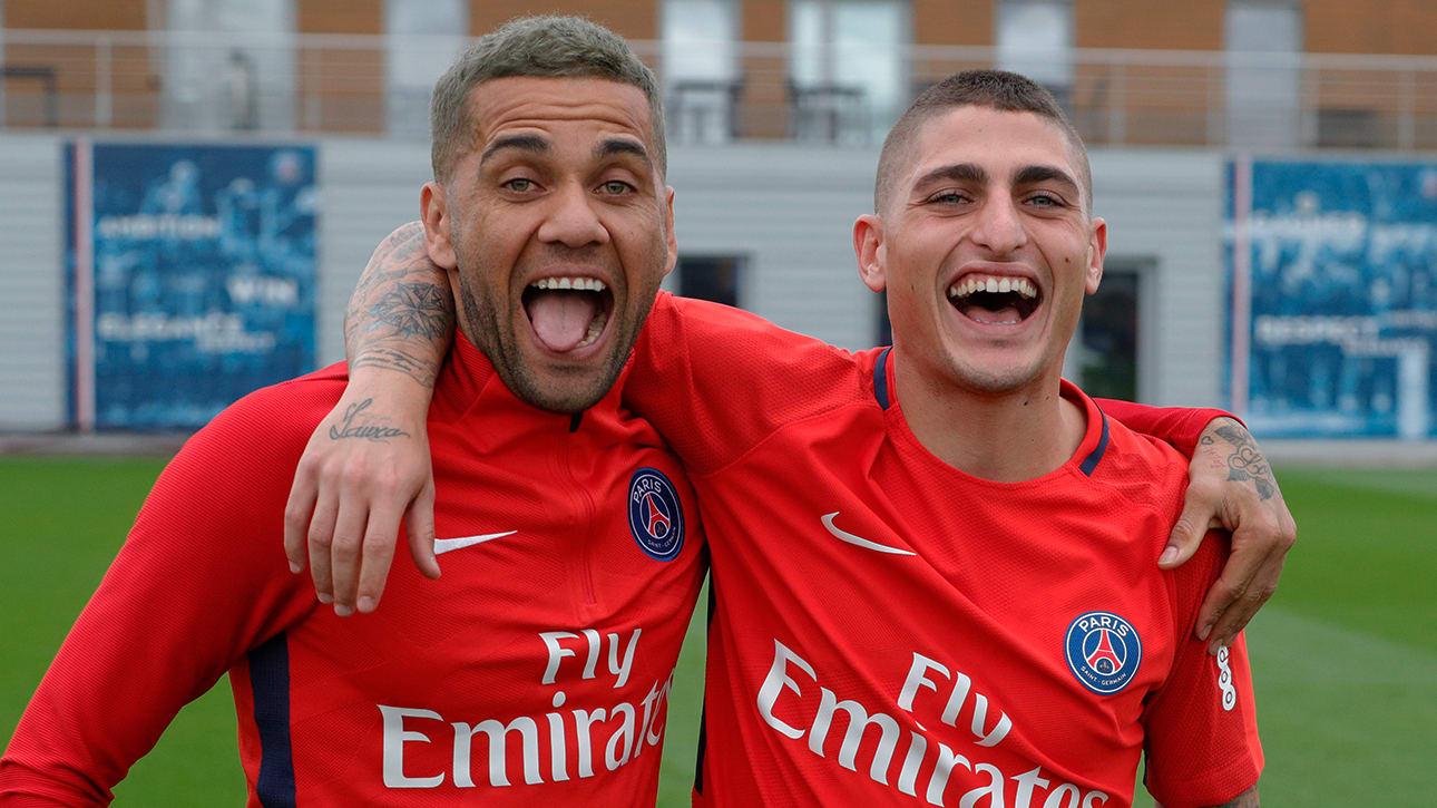 Ảnh bài viết Hạ đo ván Bayern, Alves pha trò tưng bừng trên sân tập