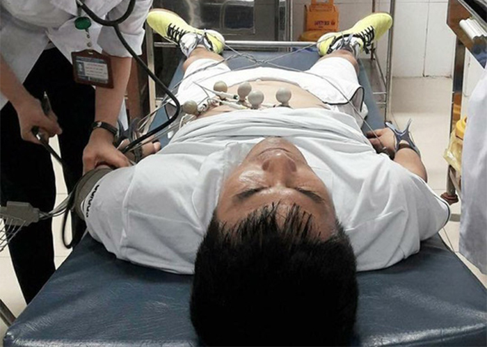 Ảnh bài viết HLV Hữu Thắng đi cấp cứu vì loạn tim?