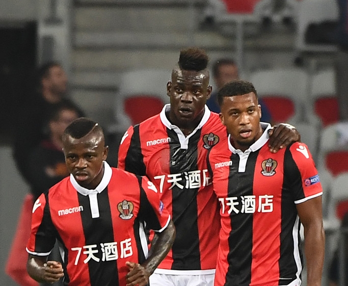 Nice 3-0 Vitesse: Giữ vững ngôi đầu bảng