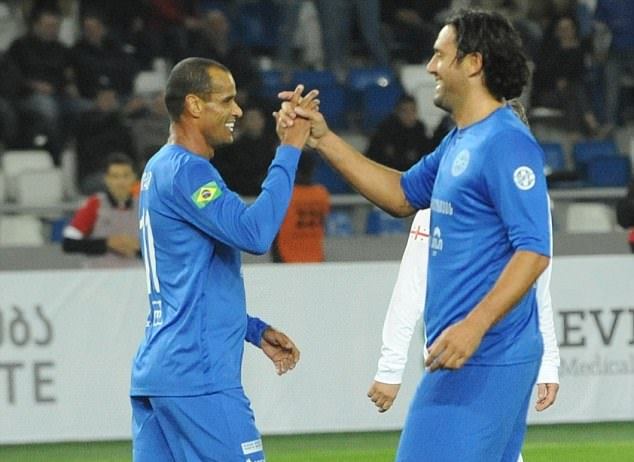 Rivaldo, Totti sát cánh đánh bại đội bóng của Crespo, Shevchenko