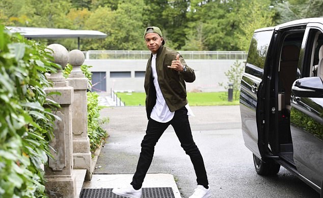 Ảnh bài viết Dàn soái ca tuyển Pháp tập trung, Mbappe vận đồ cực chất