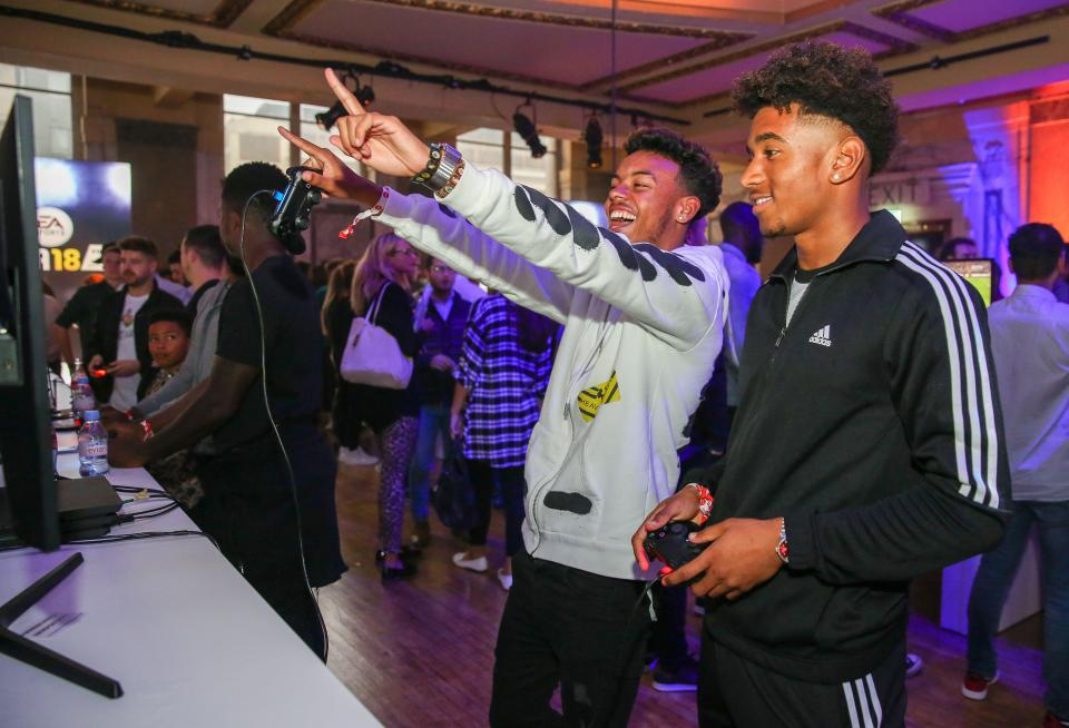 Ảnh bài viết Sao bóng đá nô nức trong lễ ra mắt FIFA 18