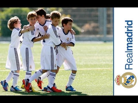 Chơi fair-play, sao nhí Real Madrid đứng yên để đối thủ ghi bàn