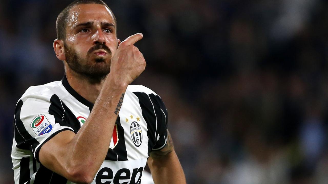 Góc siêu phẩm: Bonucci vô lê tung lưới AS Roma
