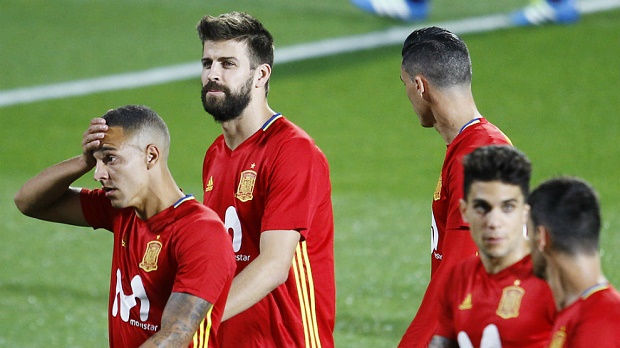 Ảnh bài viết Từ chính trị đến bóng đá, Pique đang trải qua những ngày 'đen tối' nhất tại Tây Ban Nha