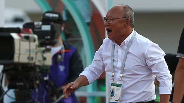 Ảnh bài viết HLV Park Hang Seo soi chân cẳng, tuyển Việt Nam được “thổi lửa”