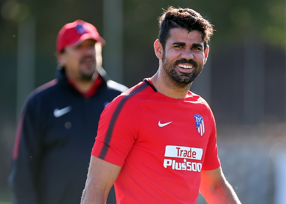 Ảnh bài viết Cười tươi trên sân tập, Costa đã quên hẳn Chelsea