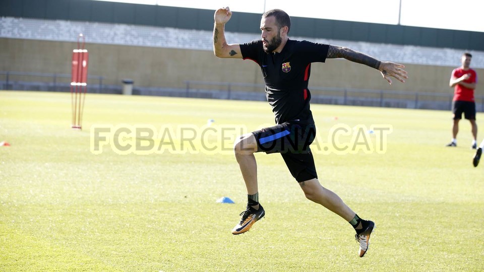 Sao Barca bứt tốc khủng khiếp trong buổi tập cuối cùng
