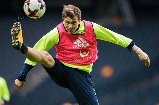 Ảnh bài viết Victor Lindelof lên tiếng giữa bão chỉ trích