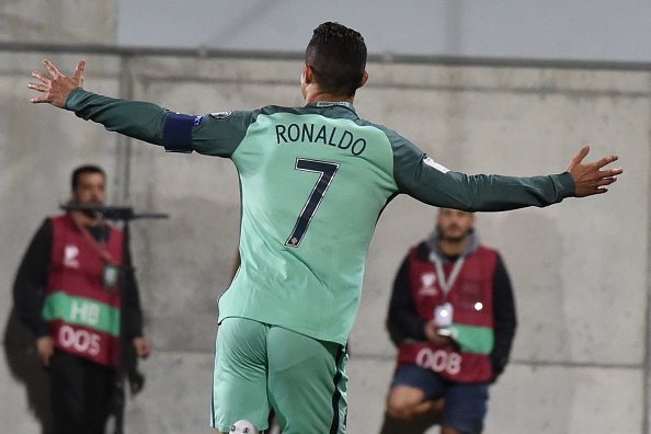 'Ghế dự bị' không thể ngăn cản Ronaldo trở thành người hùng