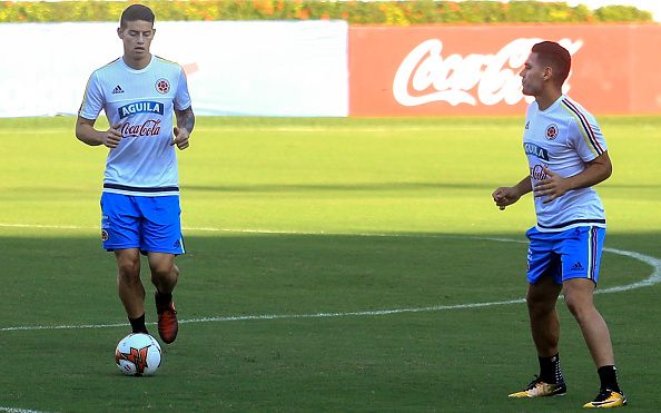 Ảnh bài viết James Rodriguez, Falcao 'chăm sóc' cho nhau trước thời khắc sinh tử