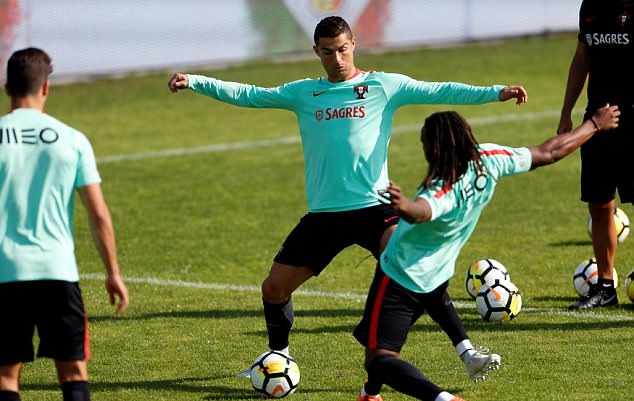 Ảnh bài viết Ronaldo tập cật lực, BĐN sẵn sàng 'làm gỏi' Thụy Sĩ