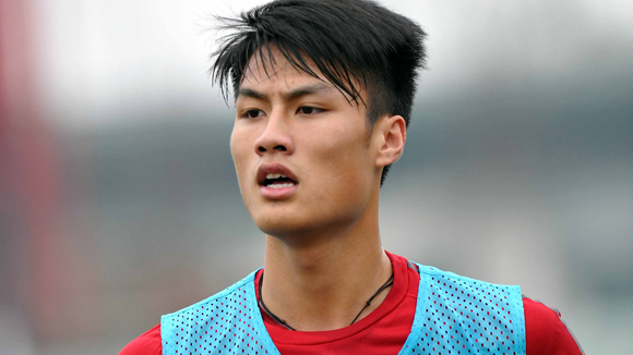 Ảnh bài viết NHM 'choáng váng' khi Hồng Quân tự nhận dứt điểm yếu