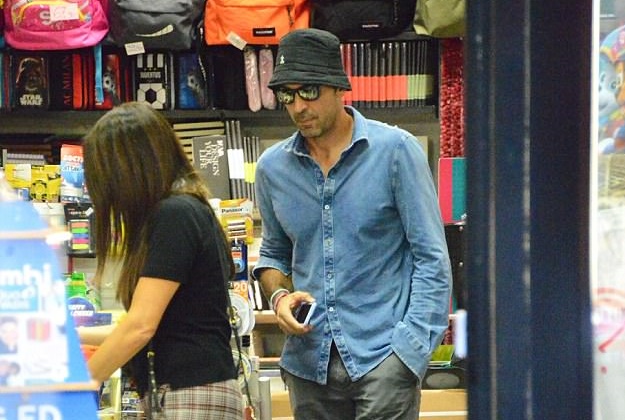 Ảnh bài viết Thủ thành Buffon như nam thần dắt bạn gái dạo phố