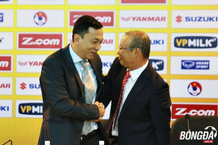 Ảnh bài viết TIẾT LỘ: HLV Park Hang Seo nhận lương tiền tỷ từ VFF