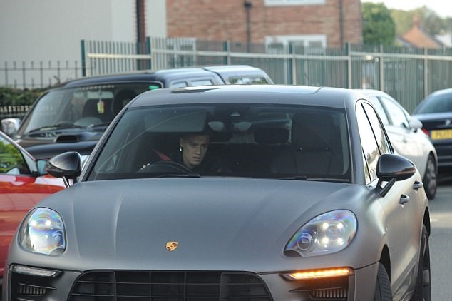 Ảnh bài viết Coutinho cùng hàng loạt ngôi sao Liverpool trở lại, chờ chiến M.U