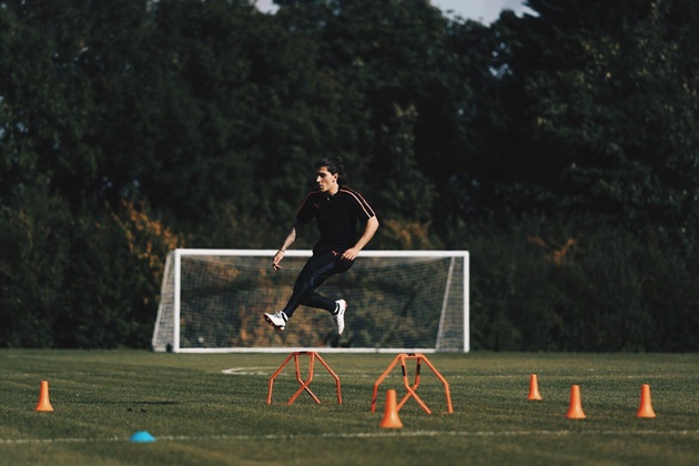 Ảnh bài viết Hector Bellerin trong bộ cánh "chất lừ" trên sân tập