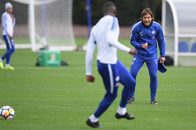 Ảnh bài viết Conte "nổi khùng" với các học trò trên sân tập 