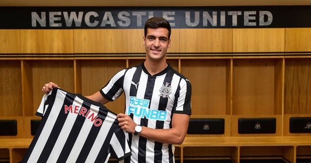 Ảnh bài viết Sao trẻ Newcastle tươi rói trong ngày được mua đứt