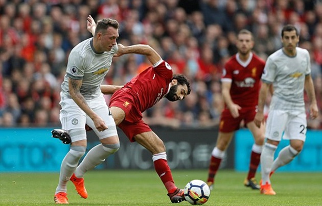 Ép sân liên hồi, Liverpool khiến Man Utd toát mồ hôi hột tại Anfield
