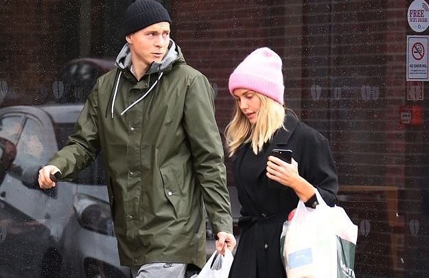 Ảnh bài viết Mặc đại chiến Liverpool, Lindelof rảo bước đi shopping