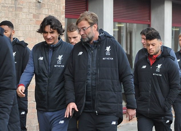 Ảnh bài viết Trước đại chiến M.U, Klopp dắt dàn sao Liverpool đi dạo phố