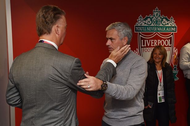 Ảnh bài viết SỐC: Van Gaal tố Mourinho 'đâm lén', cướp ghế HLV Man Utd