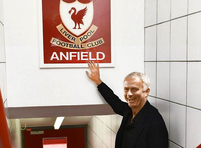 Ảnh bài viết MU: Thiên hạ cứ chê, còn Mourinho mỉm cười...