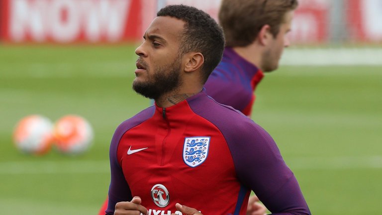 NÓNG: Ryan Bertrand sẵn sàng tới Man City