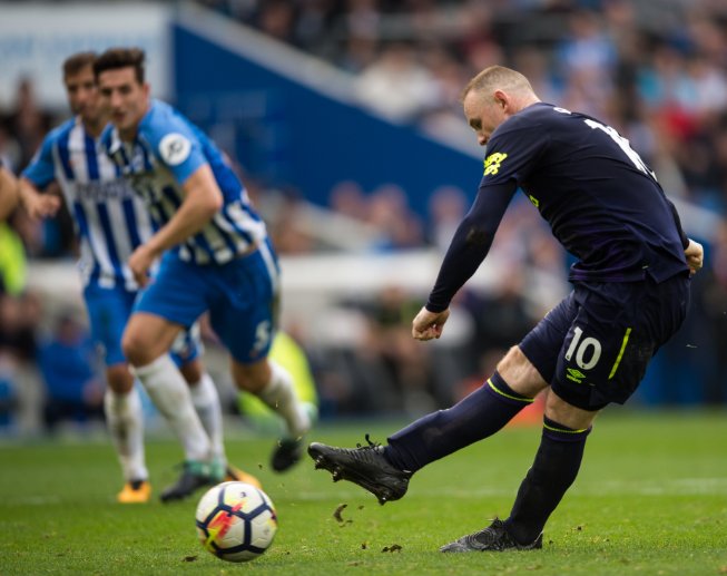 Ảnh bài viết Rooney gây sốc khi sử dụng giày.. siêu cũ