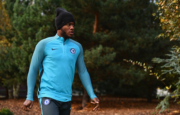 Ảnh bài viết Batshuayi "lầm lũi" tập luyện trước giờ "phán xét"