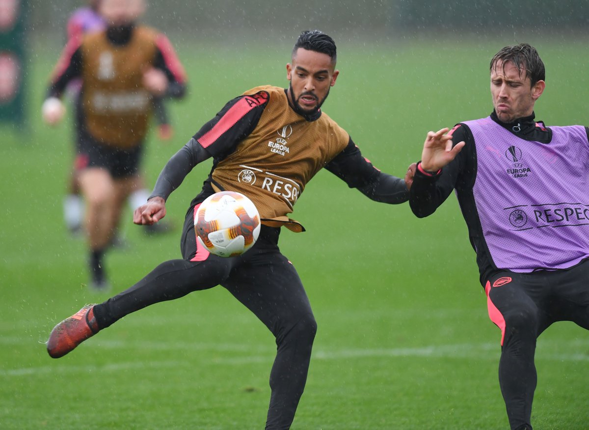 Ảnh bài viết Cầu thủ Arsenal dầm mưa, nghe Wenger 'giáo huấn'