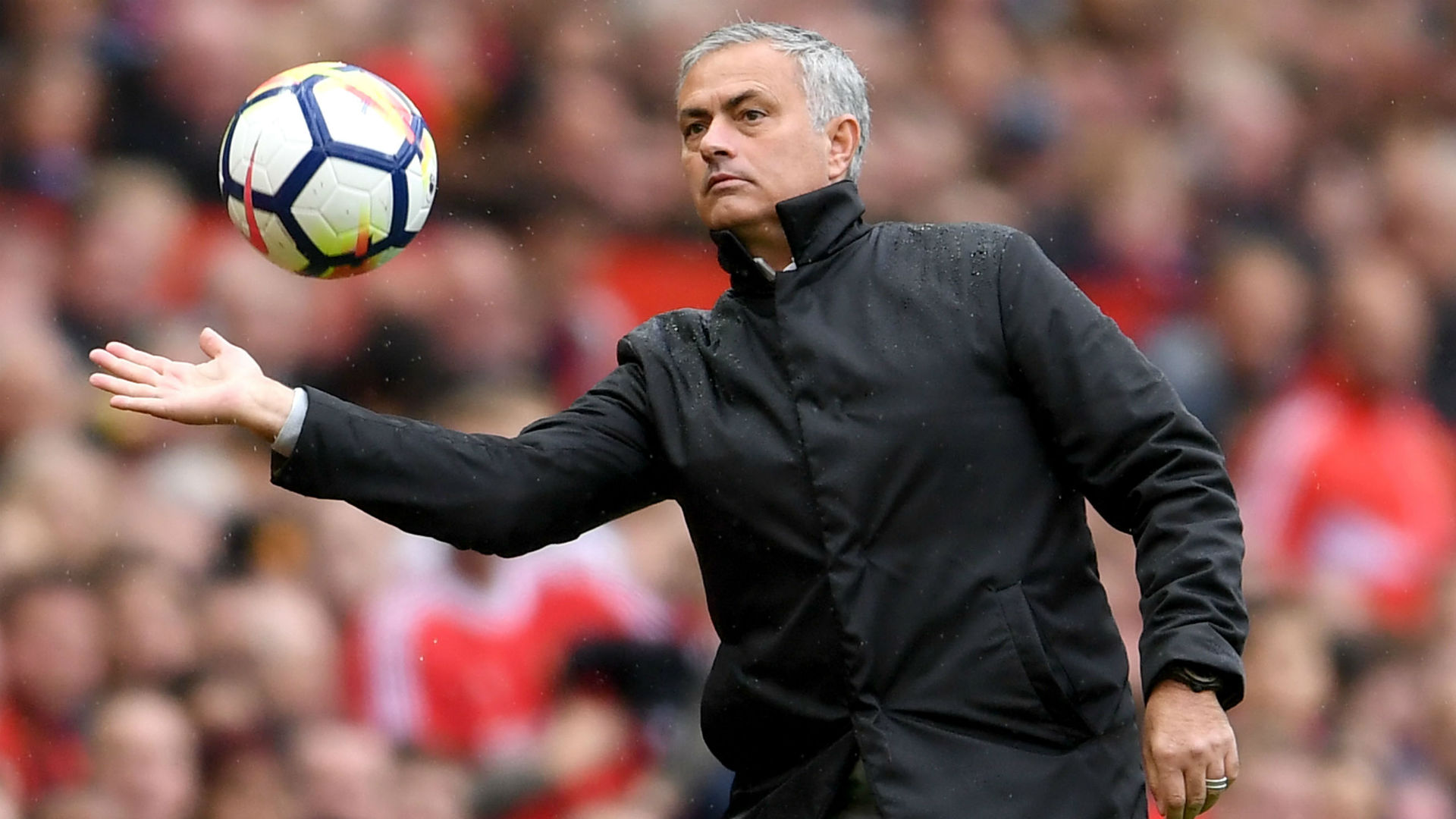 Mourinho bóng gió về một trận hòa trước Benfica