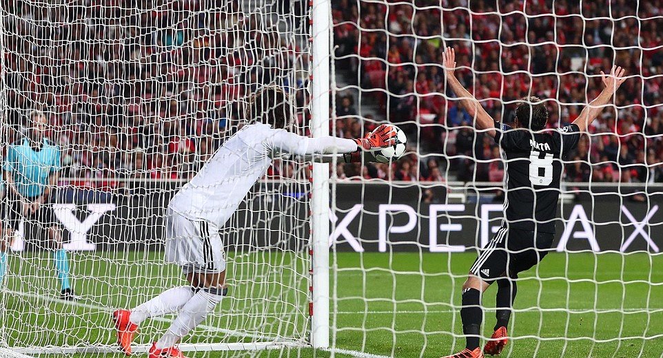 Điểm tin sáng 19/10: M.U thắng nhờ 'đòn hiểm' Mourinho, Conte giận dữ với Chelsea