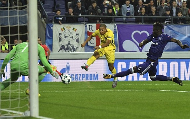 Gạt bỏ hiềm khích, sao PSG thay nhau "hạ sát" Anderlecht