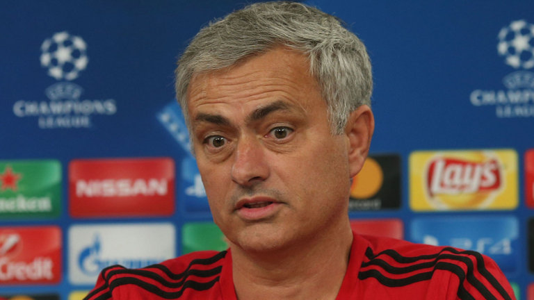 "Mourinho kêu ca, than khóc suốt cả ngày"