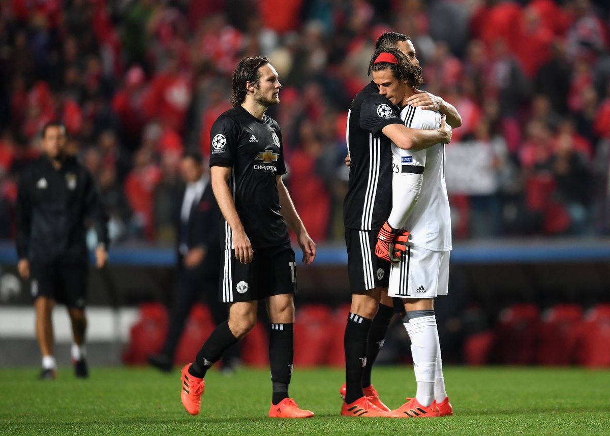 Sao M.U tỏa sáng với cái ôm "ấm áp" trên sân Benfica