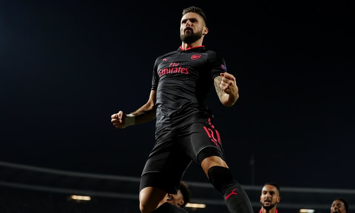 Giroud lập siêu phẩm, Arsenal thắng tối thiểu 10 người Sao Đỏ Belgrade