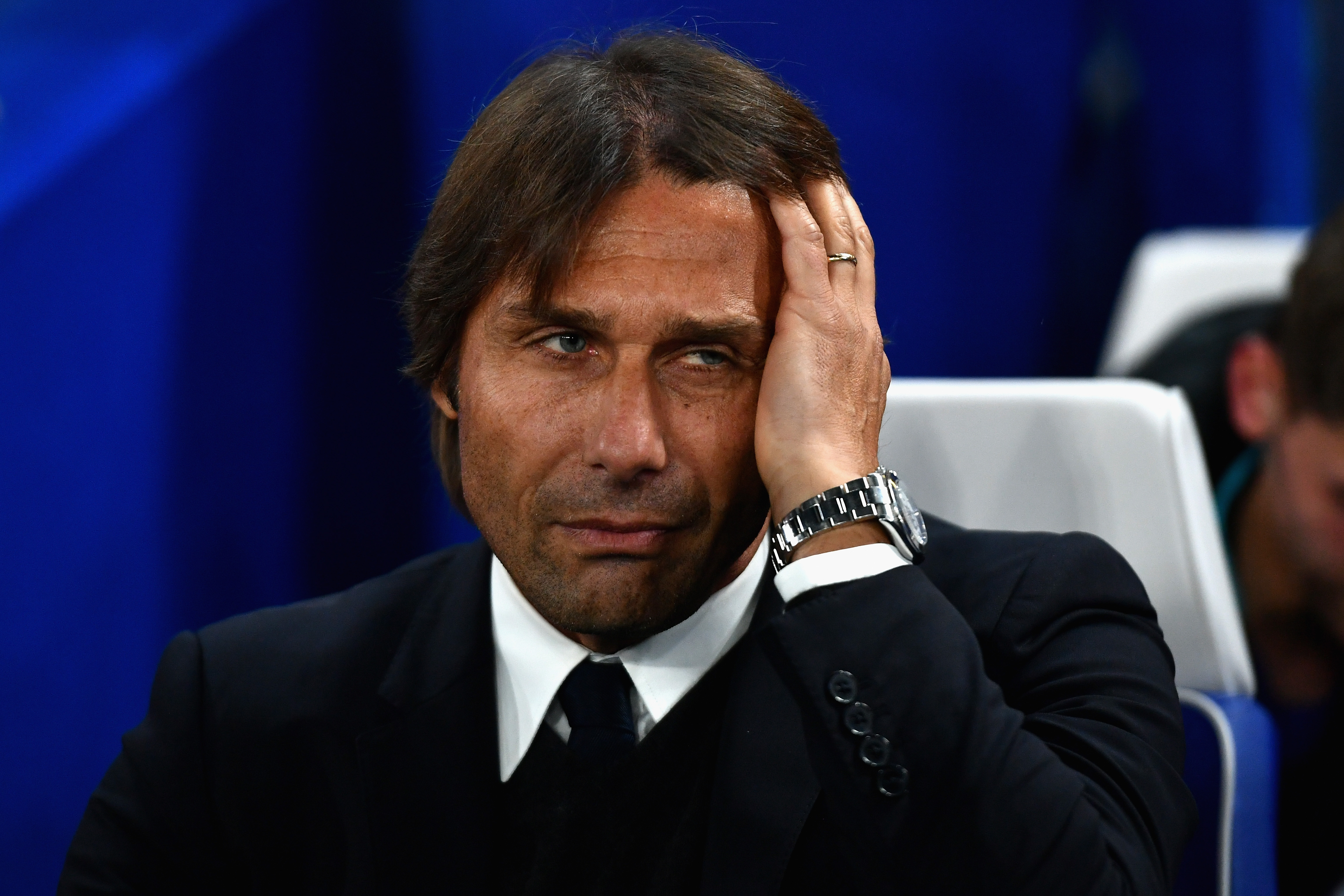 Tiết lộ: Cầu thủ Chelsea bắt đầu than phiền về HLV Conte