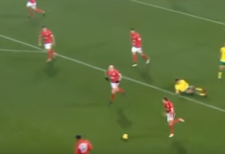 Aaron Mooy, người vừa sút tung lưới Man Utd tài năng thế nào?