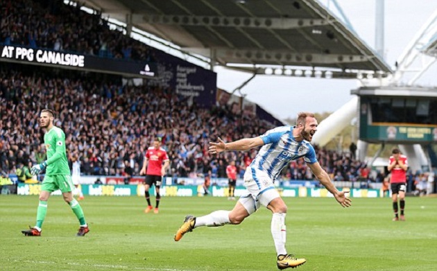 TRỰC TIẾP Huddersfield 2-1 Man Utd: Tân binh viết cổ tích (Kết thúc)