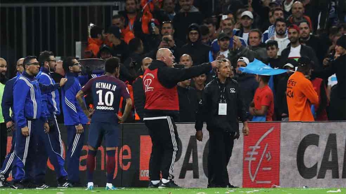 Neymar tố cáo: 'Đây không phải bóng đá'
