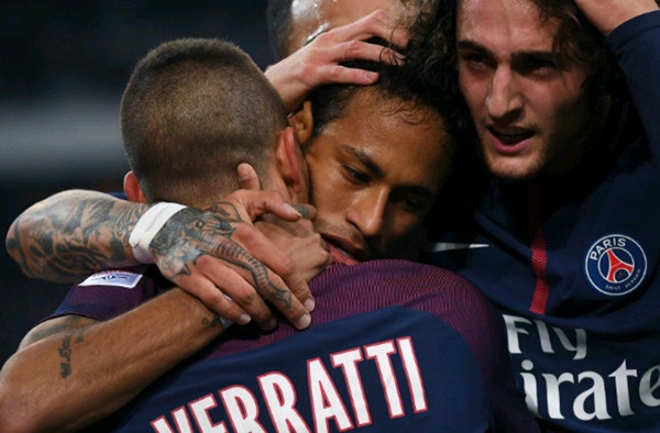 Phá lưới Marseille, Neymar sánh vai Ronaldinho và Ibrahimovic