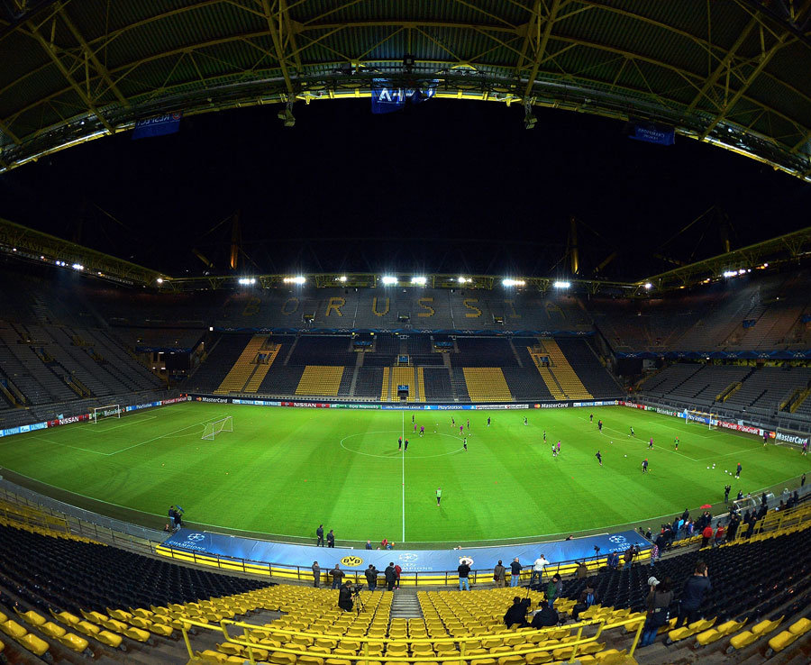 10 CLB có khán giả đến sân nhiều nhất mùa này: Dortmund vẫn vô đối