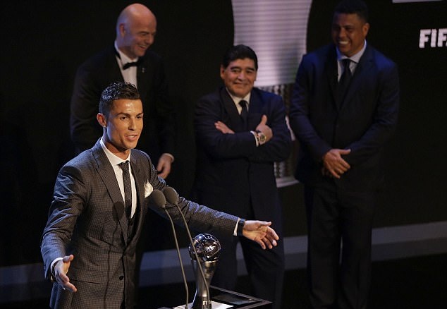 Ảnh bài viết Maradona: Thật lòng không muốn trao giải The Best cho Ronaldo