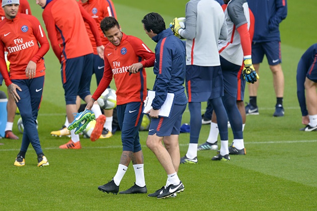 Ảnh bài viết Sau thẻ đỏ, Neymar chủ động "làm hòa" với Unai Emery