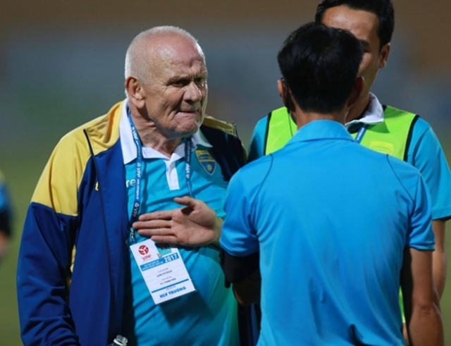 Ảnh bài viết Vạ miệng, HLV Petrovic nhận án phạt từ VFF